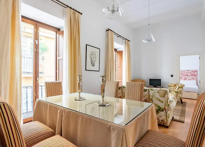 Komodo Sierpes: Bright & Classy Central Apartment