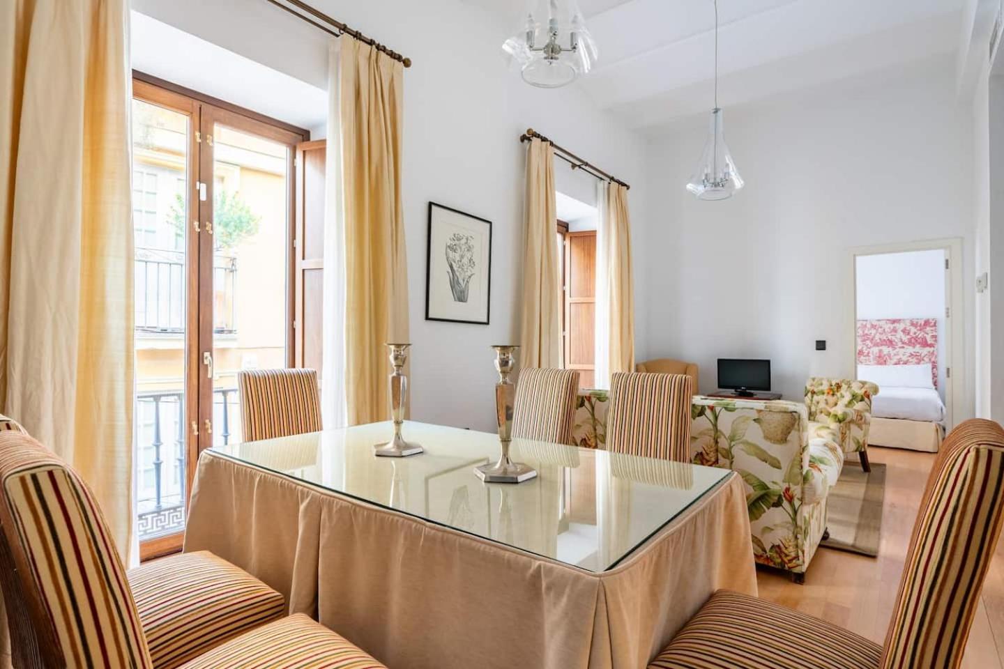 Komodo Sierpes: Bright & Classy Appartement *