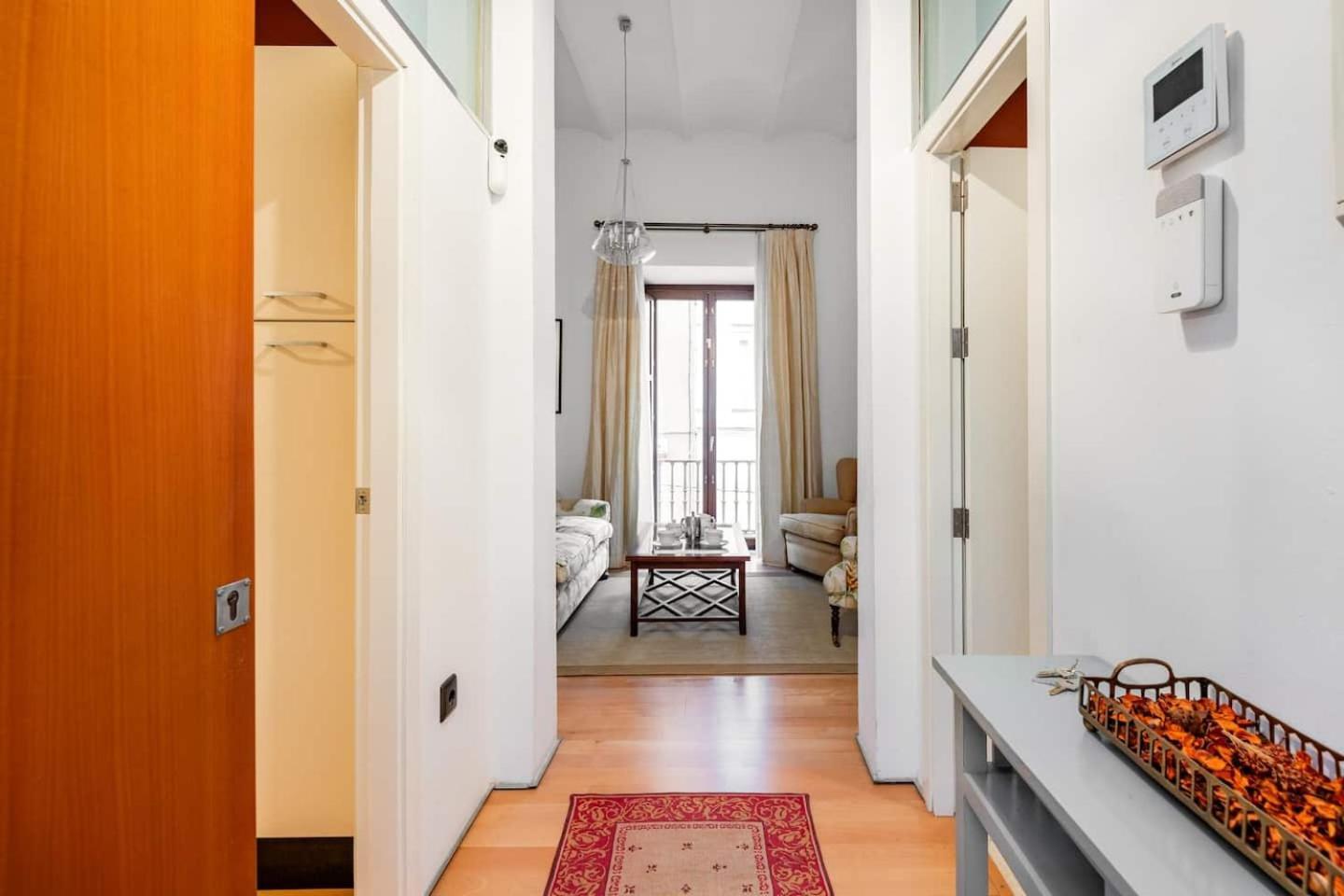 Komodo Sierpes: Bright & Classy Appartement