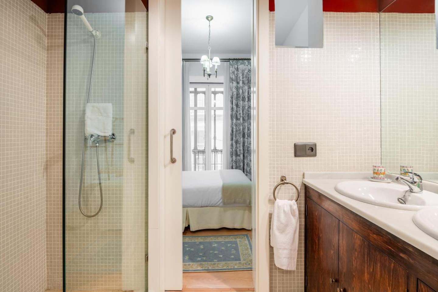 Komodo Sierpes: Bright & Classy Appartement