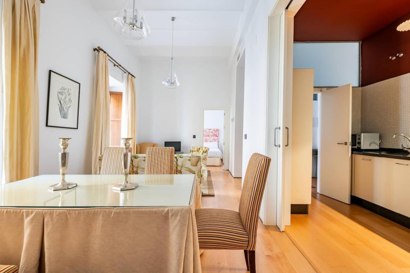 Appartement Komodo Sierpes: Bright & Classy *