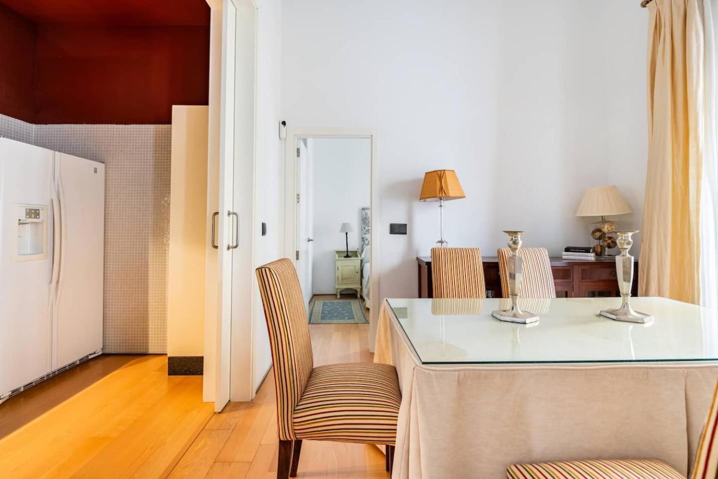 Komodo Sierpes: Bright & Classy Apartment *