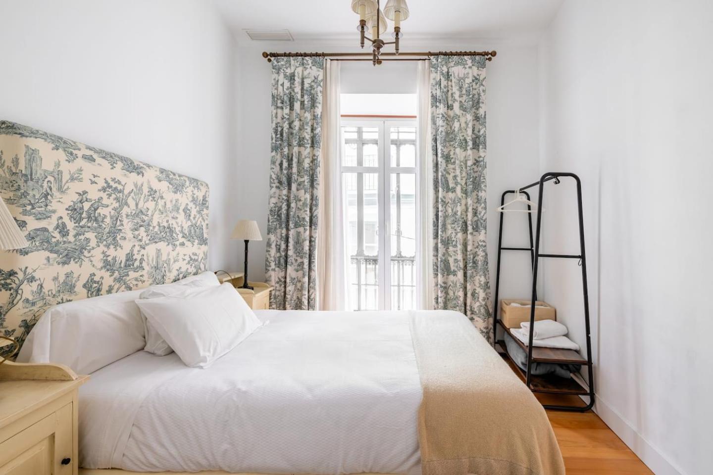 Komodo Sierpes: Bright & Classy Apartment *