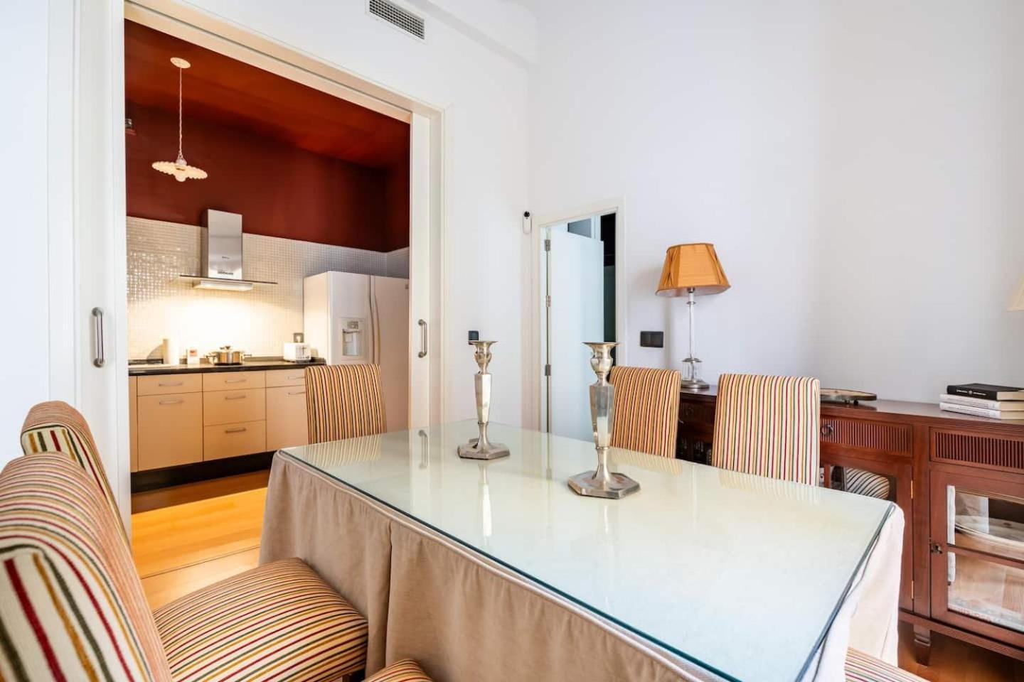Komodo Sierpes: Bright & Classy Seville