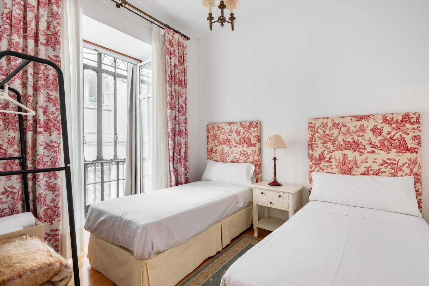 Komodo Sierpes: Bright & Classy Seville