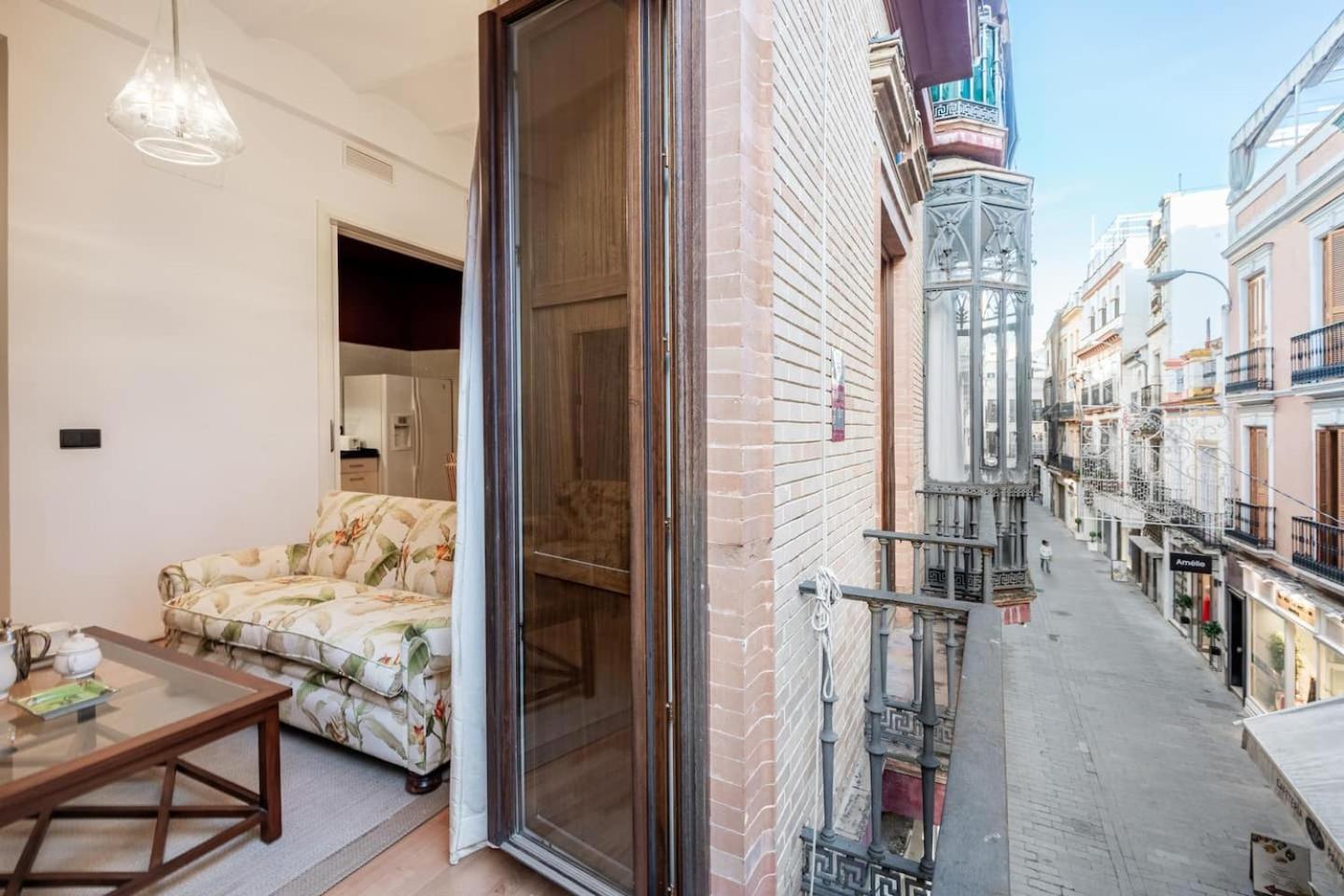 Komodo Sierpes: Bright & Classy * Seville