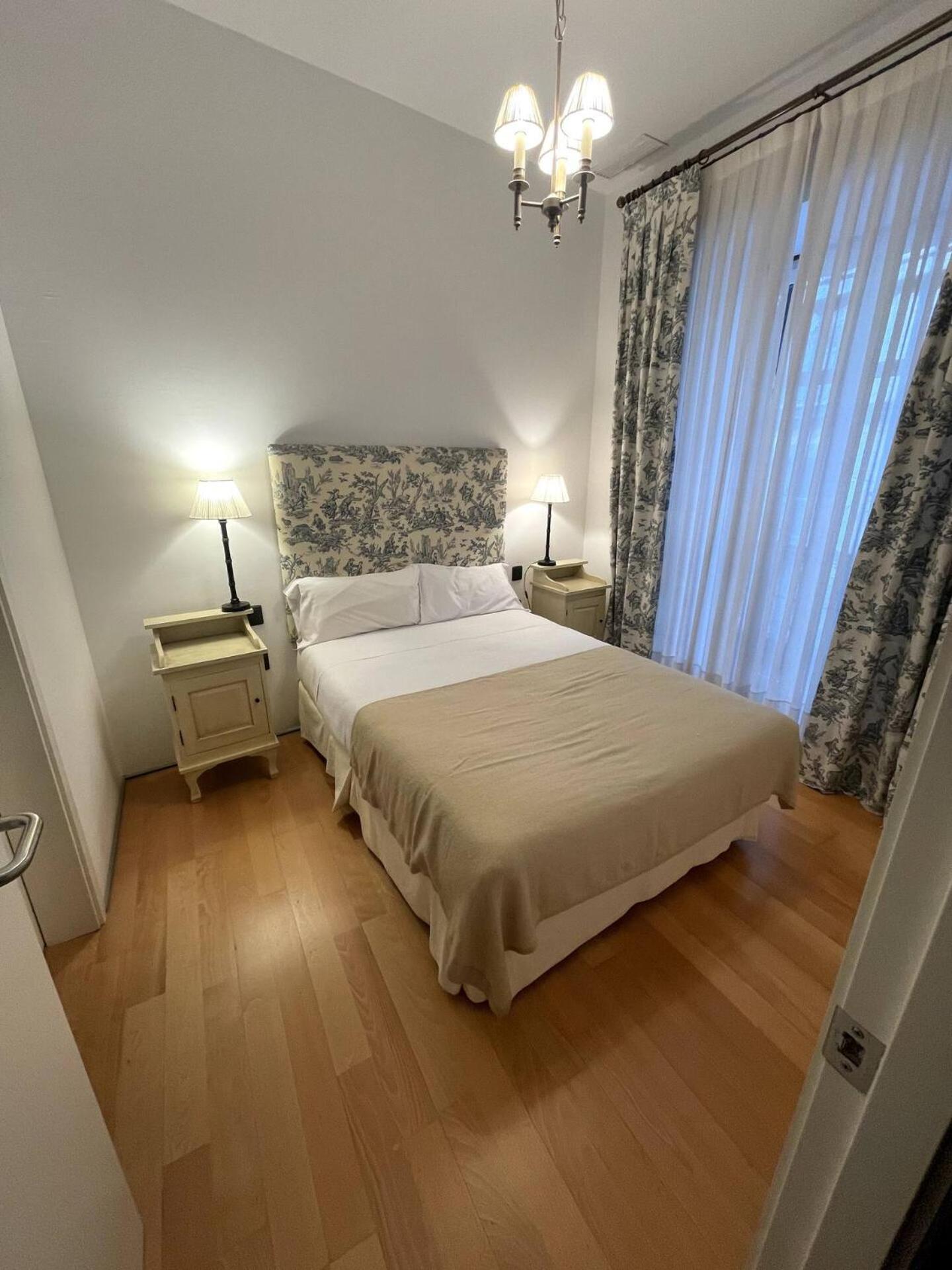 Komodo Sierpes: Bright & Classy Seville