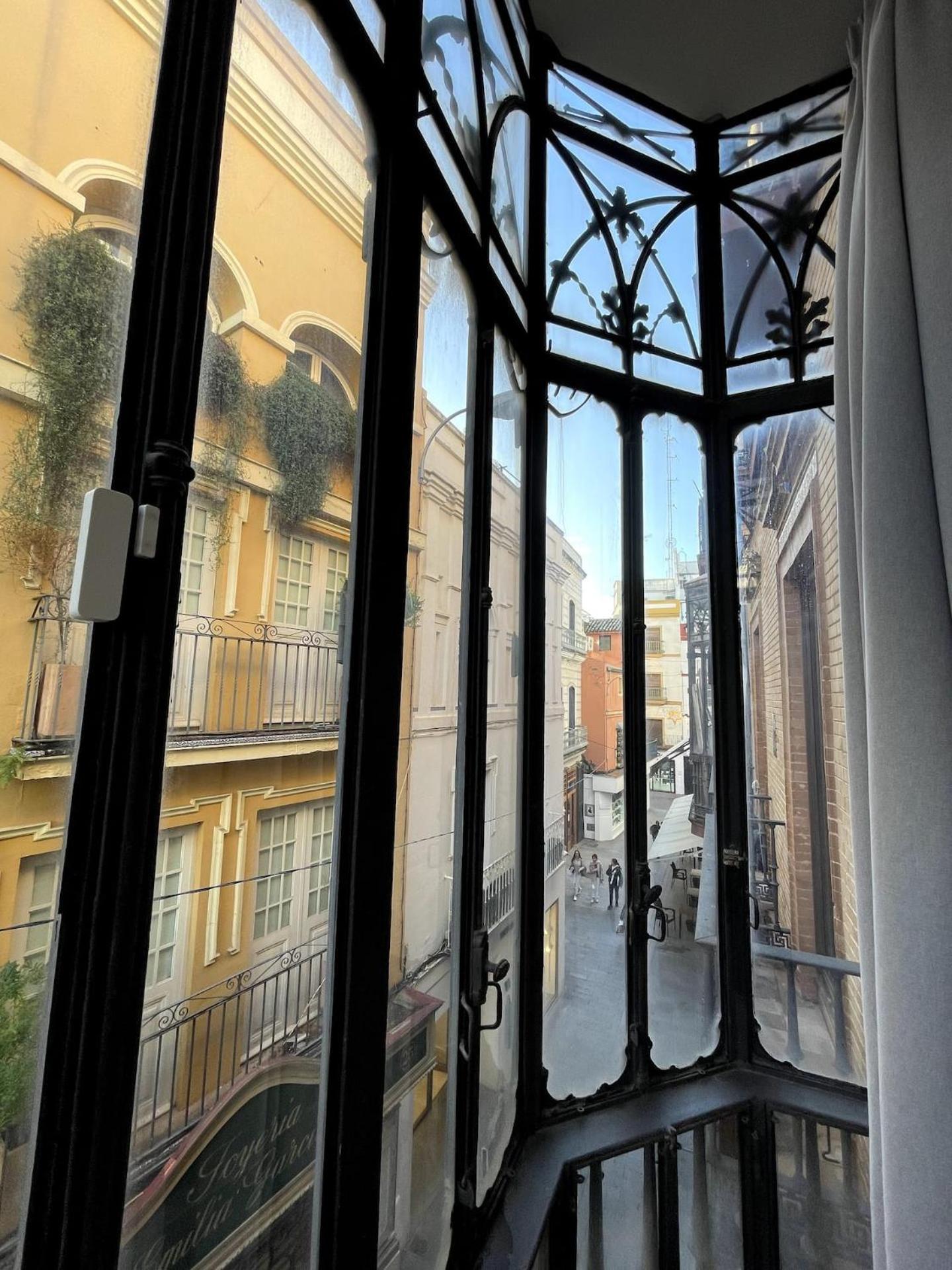 Komodo Sierpes: Bright & Classy Seville